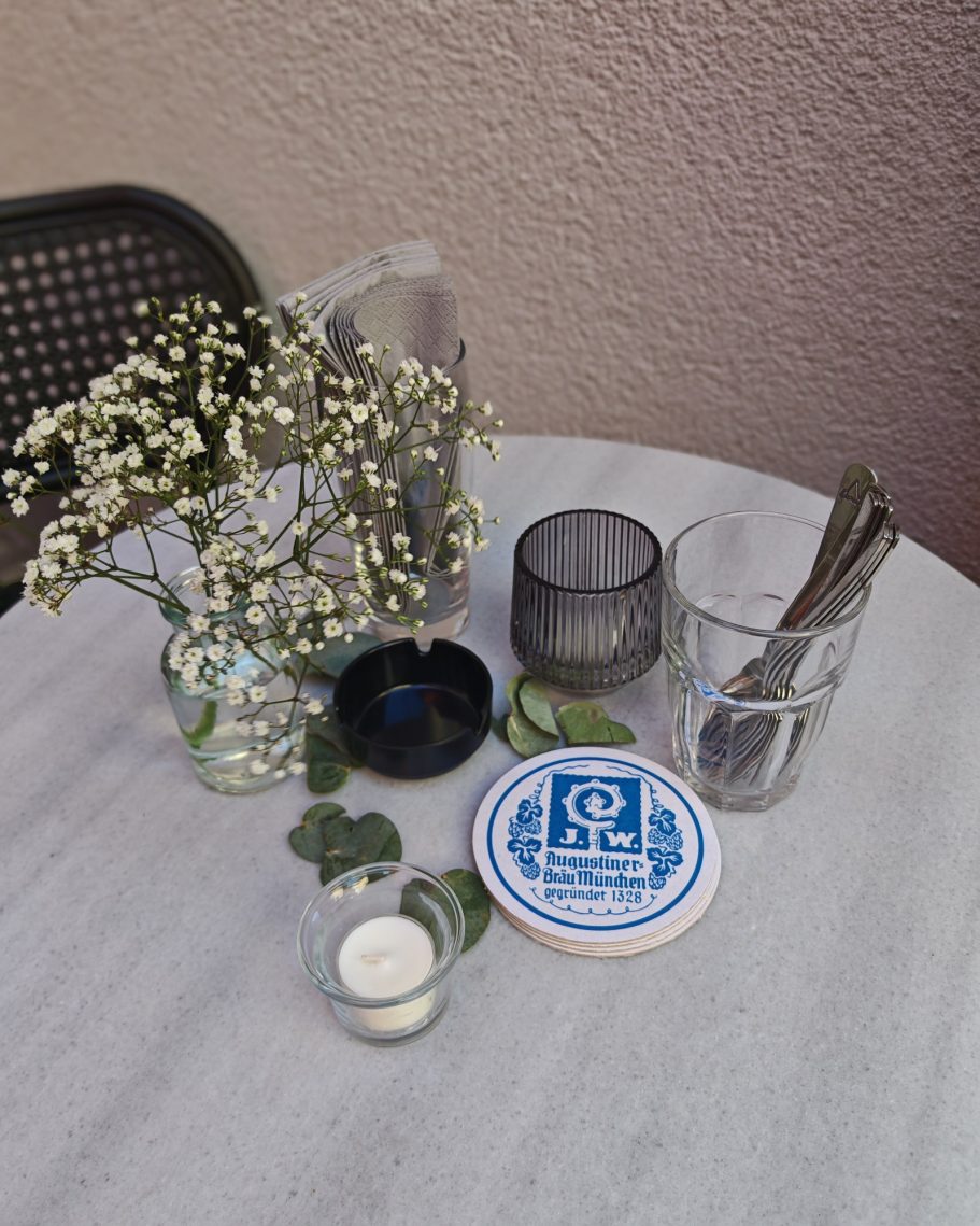 Deko auf unseren Outdoor Bistro Tischen