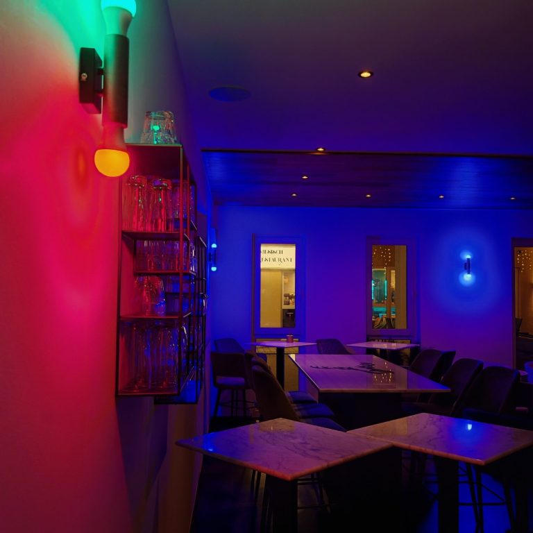 The Venue in warmem Licht The Venue - Veranstaltungsraum